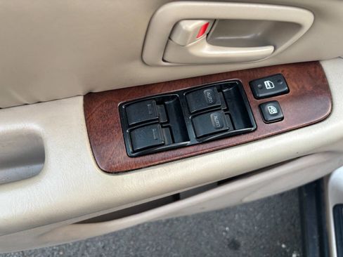 Used 2001 Lexus ES 330 FWD image 17