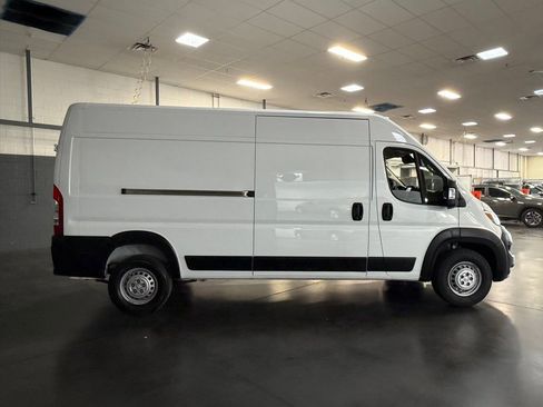 Used 2025 RAM ProMaster 2500 w/ Convenience Group image 6