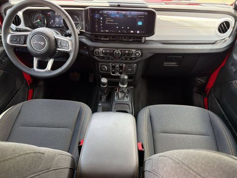 Used 2025 Jeep Wrangler Unlimited Sahara w/ Safety Group AWD/4WD image 14