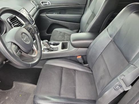 Used 2019 Jeep Grand Cherokee Altitude AWD/4WD image 15