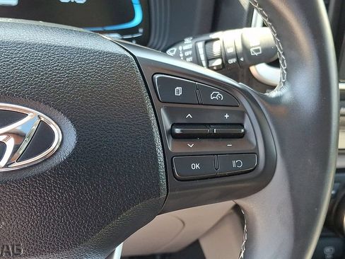 Used 2025 Hyundai Venue SEL FWD image 23