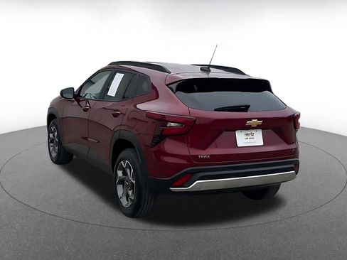 Used 2025 Chevrolet Trax LT image 11