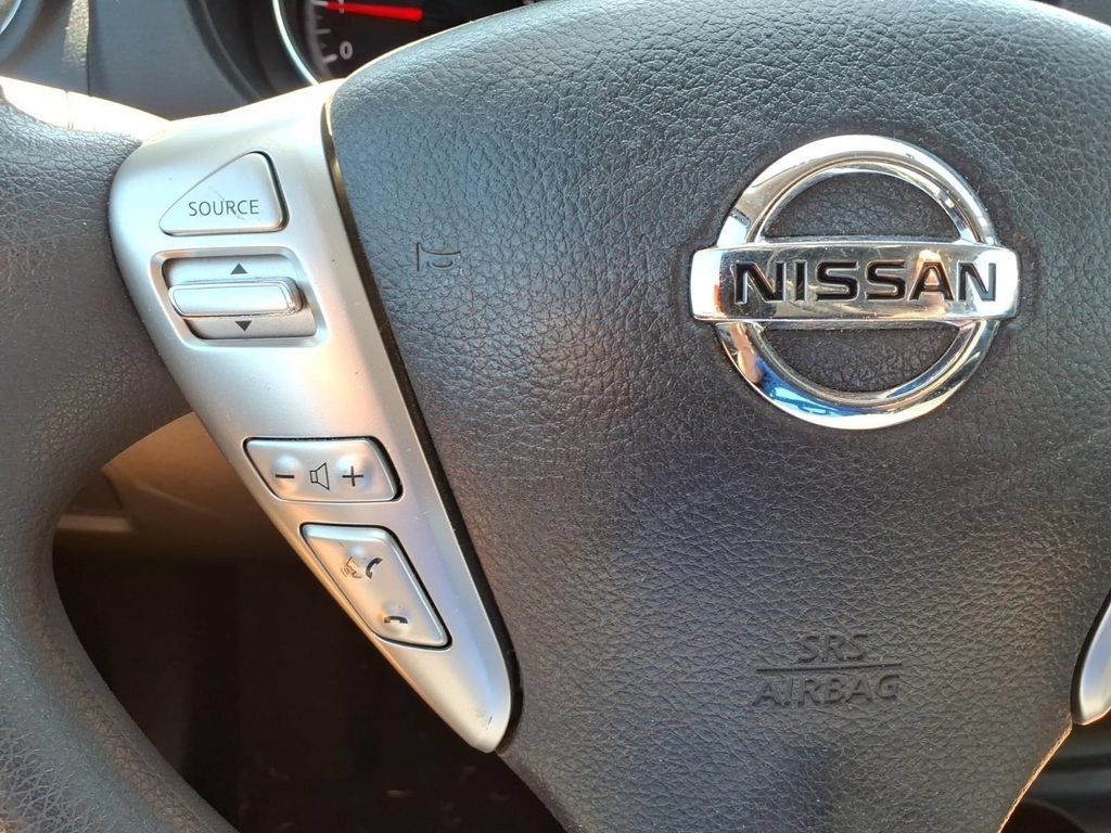 Used 2015 Nissan Versa SV FWD image 16