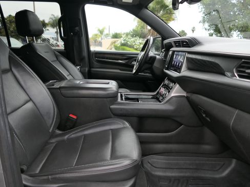 Used 2021 GMC Yukon Denali w/ Denali Premium Package image 25