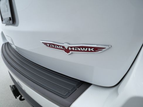Used 2018 Jeep Grand Cherokee Trailhawk w/ Trailhawk Luxury Group AWD/4WD image 6