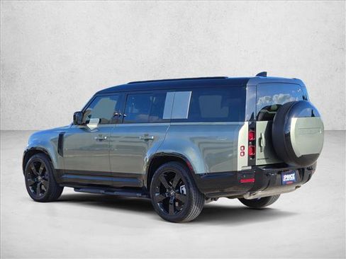 Used 2025 Land Rover Defender 130 X-Dynamic SE AWD/4WD image 7