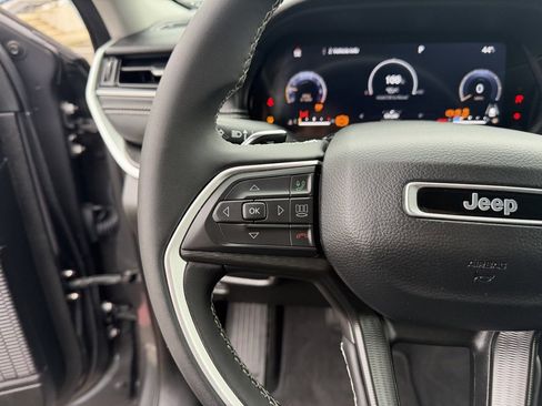 Used 2024 Jeep Grand Cherokee Laredo X w/ Trailer Tow Package image 17