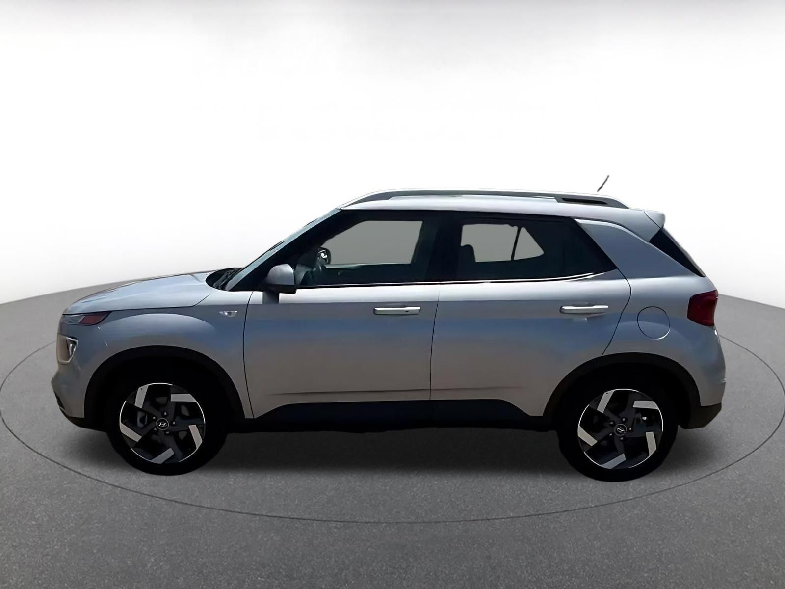 Used 2025 Hyundai Venue SEL FWD image 8