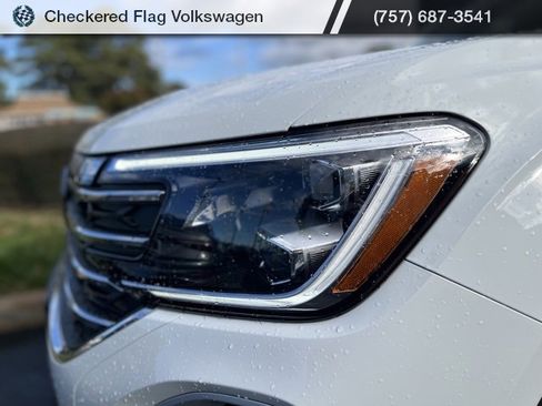 Used 2025 Volkswagen Atlas SE image 11