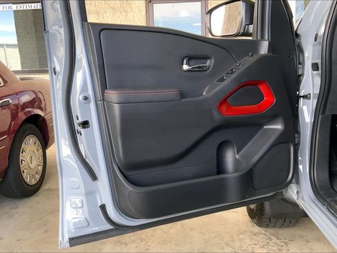 Used 2024 Nissan Frontier PRO-4X w/ Off-Road Protection Package AWD/4WD image 21