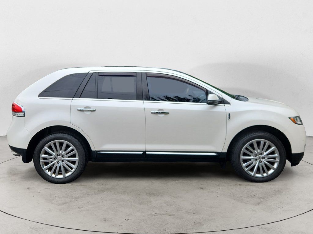 Used 2015 Lincoln MKX AWD w/ Equipment Group 102A image 4