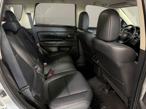 Used 2019 Mitsubishi Outlander SE image 20
