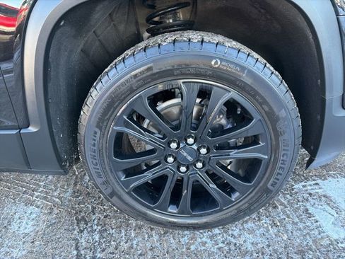 Used 2023 GMC Acadia SLE w/ Elevation Edition image 29