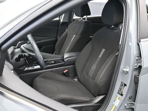 Used 2022 Hyundai Elantra SEL w/ Convenience + Premium Package image 10