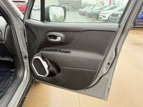 Used 2021 Jeep Renegade Latitude AWD/4WD image 27