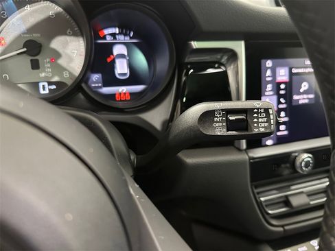 Used 2023 Porsche Macan S image 19