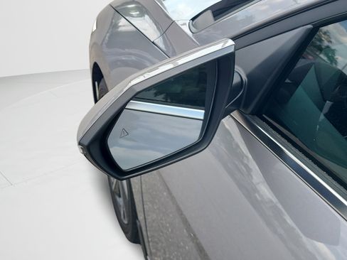 Certified 2025 Hyundai Elantra Limited FWD image 28