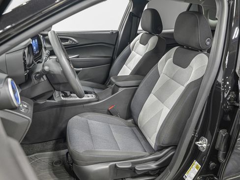 Used 2025 Chevrolet Trax LS FWD image 16