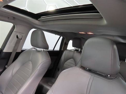 Used 2022 Toyota Highlander XLE AWD/4WD image 14