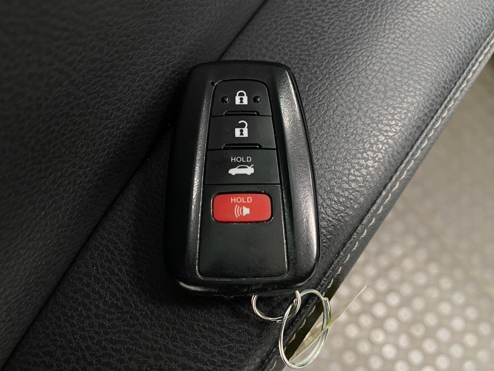 Used 2019 Toyota Camry XSE FWD image 33