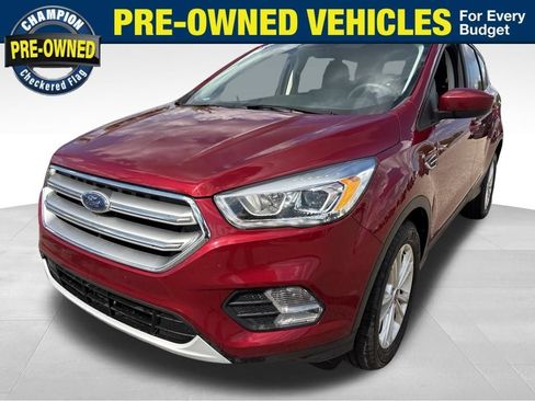 Used 2017 Ford Escape SE w/ Equipment Group 201A FWD image 1