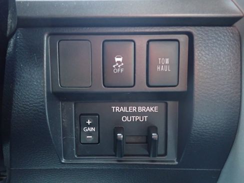 Used 2019 Toyota Tundra SR5 w/ SR5 Upgrade Package AWD/4WD image 21