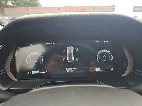 Used 2023 Jeep Grand Cherokee Limited w/ Luxury Tech Group II image 16