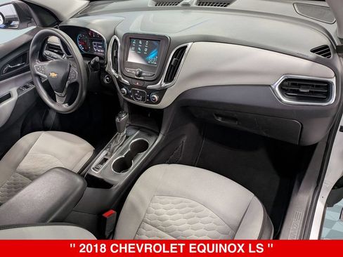 Used 2018 Chevrolet Equinox LS FWD image 32