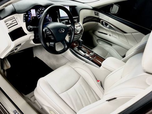 Used 2015 INFINITI Q70 L 5.6 w/ V8 Deluxe Technology Package image 17