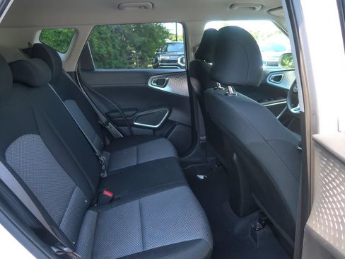 Used 2023 Kia Soul LX w/ LX Technology Package FWD image 14