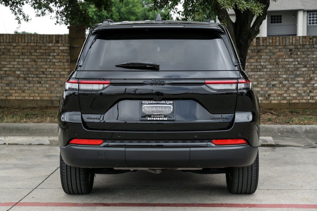 Used 2023 Jeep Grand Cherokee Limited w/ Black Appearance Package AWD/4WD image 18