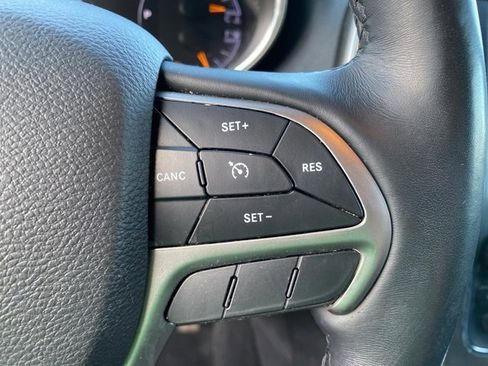 Certified 2021 Jeep Grand Cherokee Laredo image 21