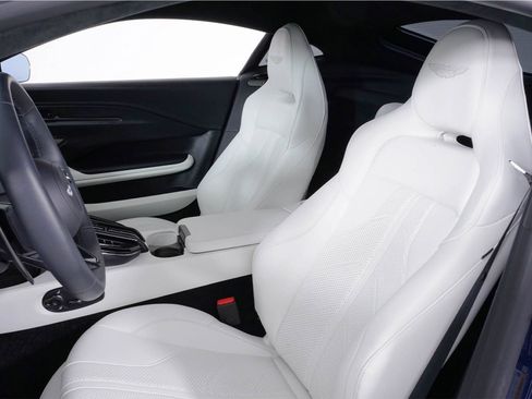 Used 2025 Aston Martin V8 Vantage Coupe RWD image 27