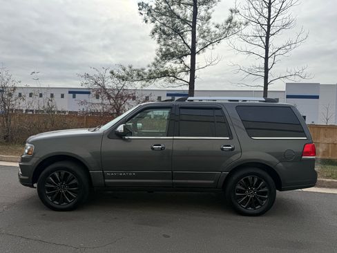 Used 2015 Lincoln Navigator 4WD 4dr image 9