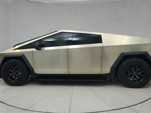 Used 2025 Tesla Cybertruck AWD Crew Cab image 63