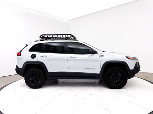 Used 2018 Jeep Cherokee Trailhawk w/ Quick Order Package 27L AWD/4WD image 33