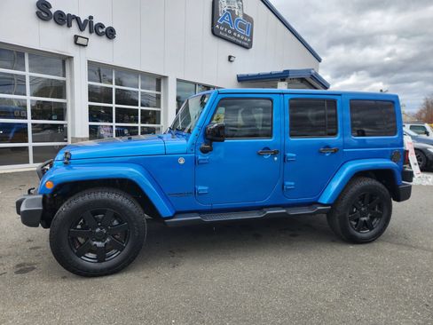 Used 2014 Jeep Wrangler Unlimited Sahara AWD/4WD image 7