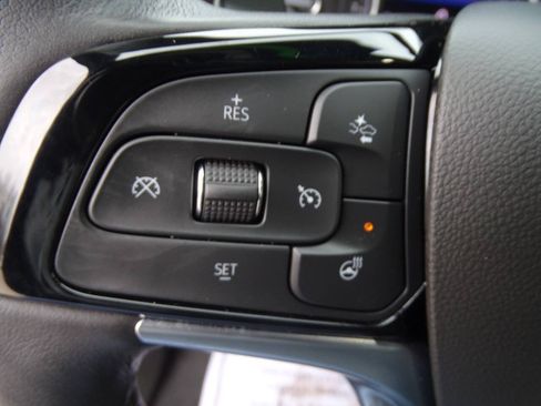 Used 2022 Buick Enclave AWD Essence w/ Sport Touring Edition image 16