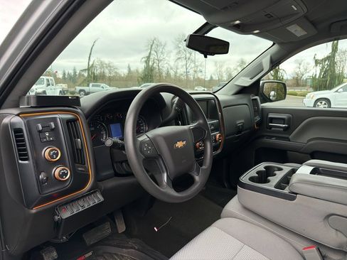 Used 2018 Chevrolet Silverado 1500 Custom image 11