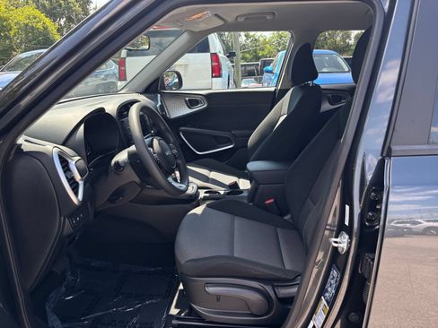 Used 2025 Kia Soul LX w/ LX Technology Package FWD image 24