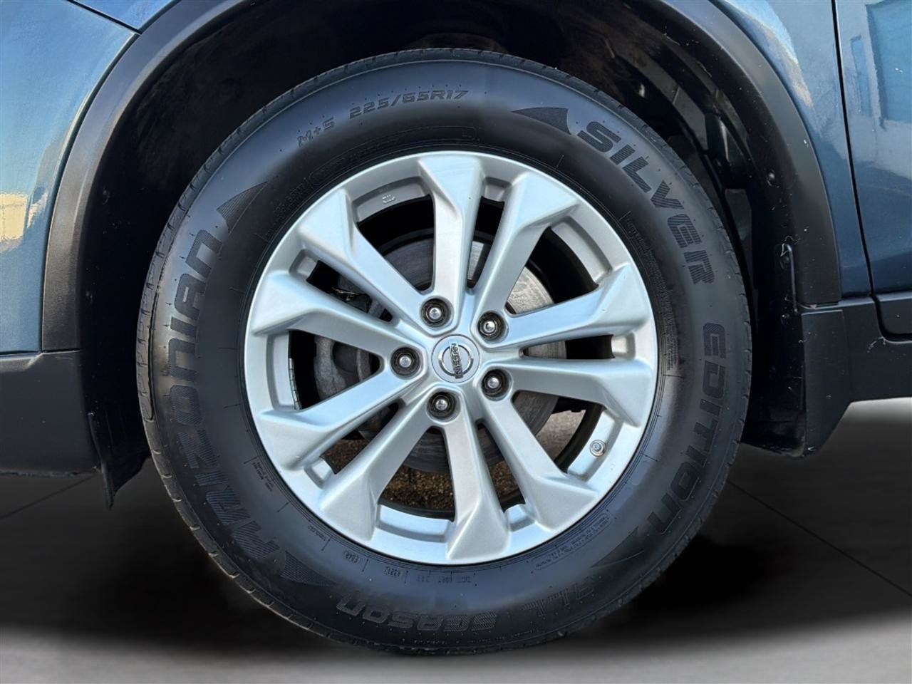 Used 2014 Nissan Rogue SV w/ SV Moonroof Package AWD/4WD image 27