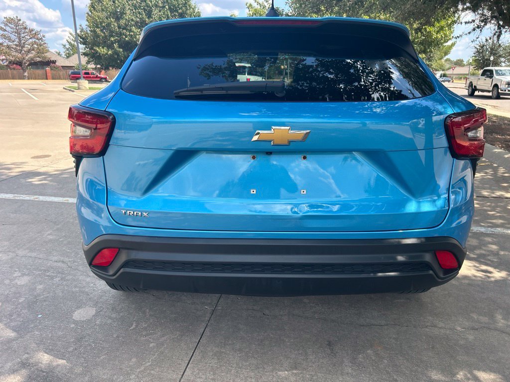 Used 2025 Chevrolet Trax LS FWD image 12