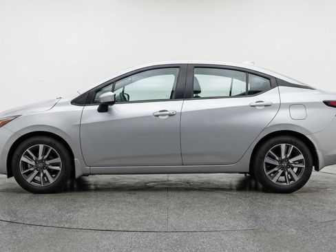Used 2025 Nissan Versa SV image 5