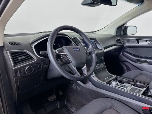 Used 2019 Ford Edge SEL image 13