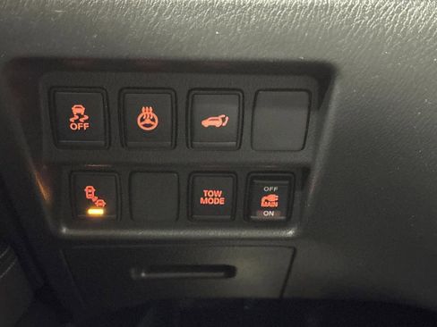 Used 2020 Nissan Pathfinder SL image 25