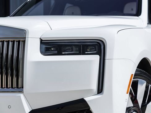 New 2026 Rolls-Royce Cullinan AWD/4WD image 17