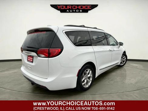 Used 2017 Chrysler Pacifica Touring-L w/ Tire & Wheel Group image 5