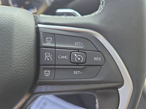 New 2025 Jeep Grand Cherokee Laredo X w/ Luxury Tech Group I image 18