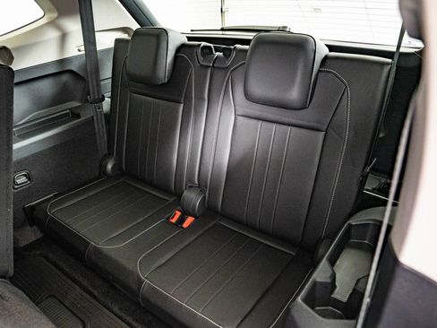 Used 2023 Volkswagen Tiguan SE FWD image 47