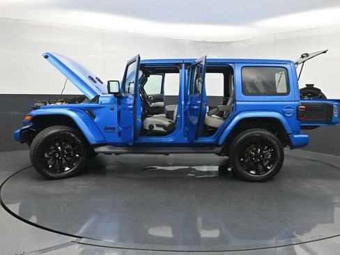 Used 2021 Jeep Wrangler Unlimited Sahara AWD/4WD image 39